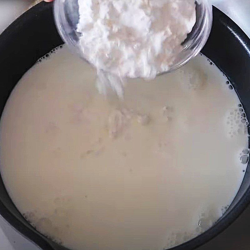 Step 1 Cook the milk mixture for Fried Fresh Milk Cake with Potato Starch