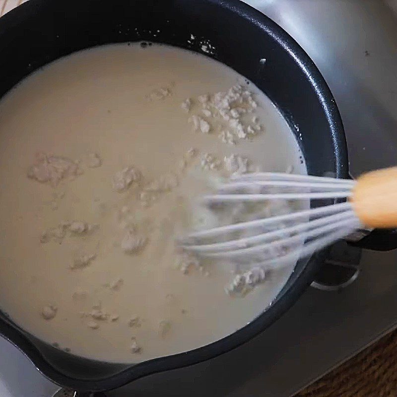 Step 1 Cook the milk mixture for Fried Fresh Milk Cake with Potato Starch