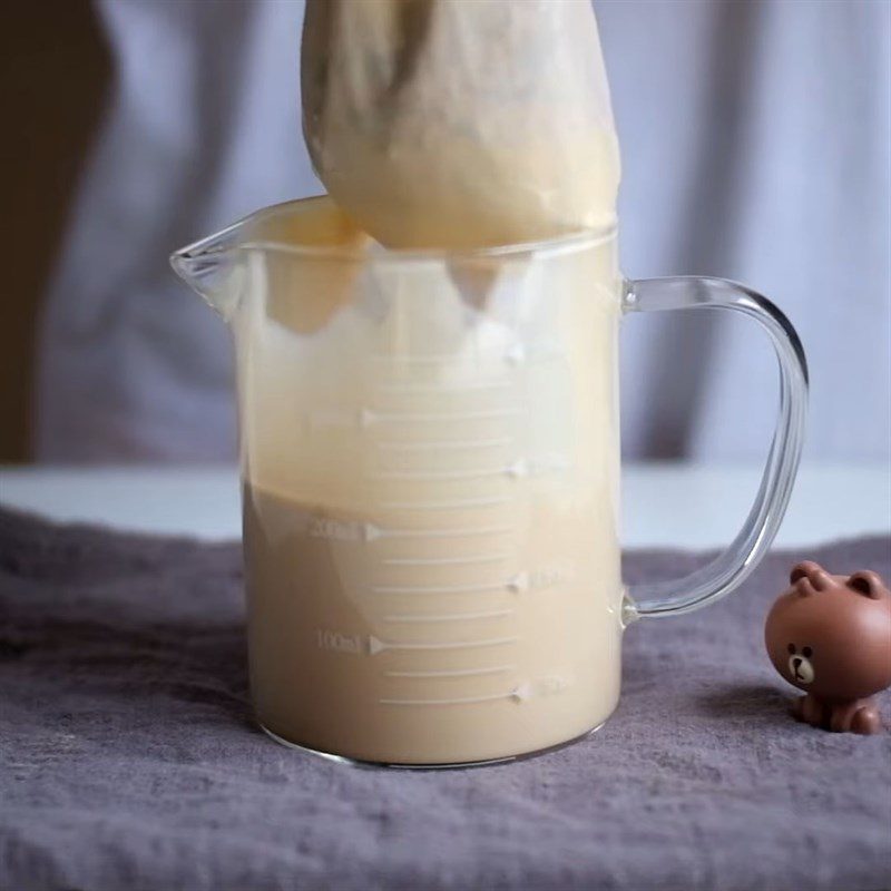 Step 1 Cook the milk tea mixture Black Sugar Bubble Milk Tea Ice Cream