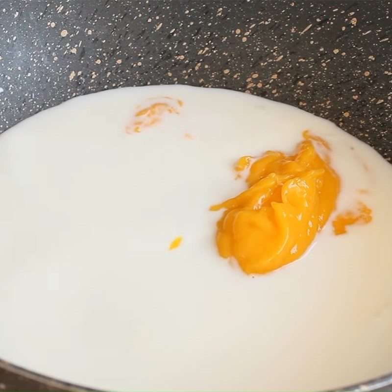 Step 4 Cook the mango mixture for flan Mango flan without eggs