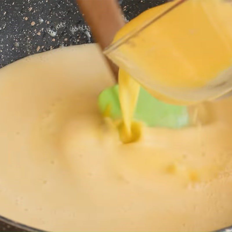 Step 4 Cook the mango mixture for flan Mango flan without eggs