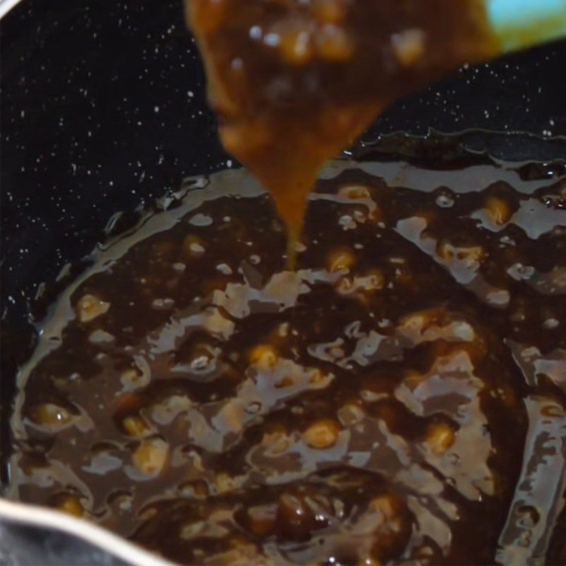 Step 1 Cook the honey peanut filling Honey-filled bread using a pan