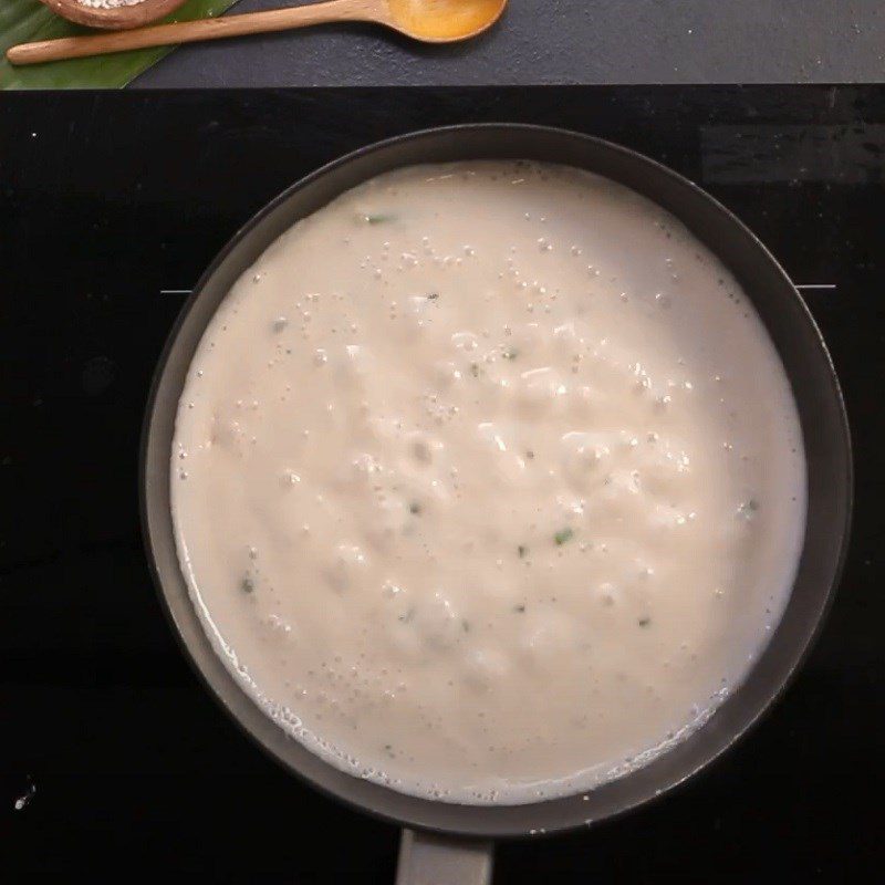 Step 5 Cook coconut milk Central region banana leaf cake