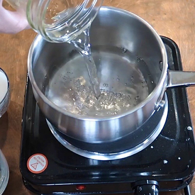 Step 1 Cook the sugar water for Dried butterfly pea syrup