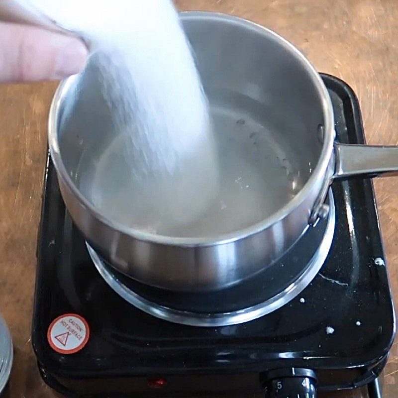 Step 1 Cooking the syrup from dried butterfly pea flowers