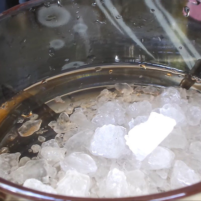 Step 1 Cook the vinegar solution for pickled water spinach