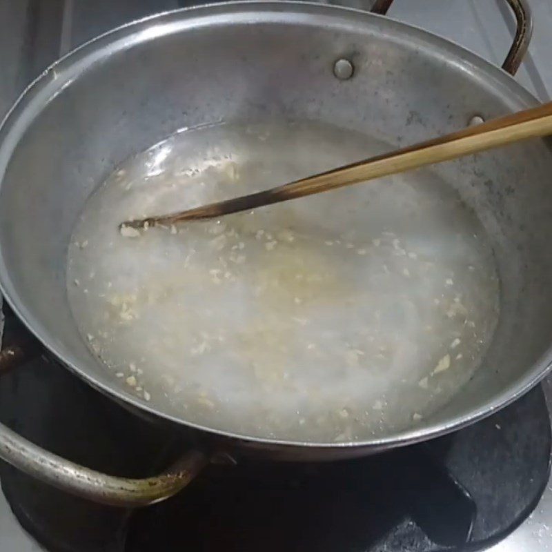 Step 2 Cooking the sauce for catfish with tamarind