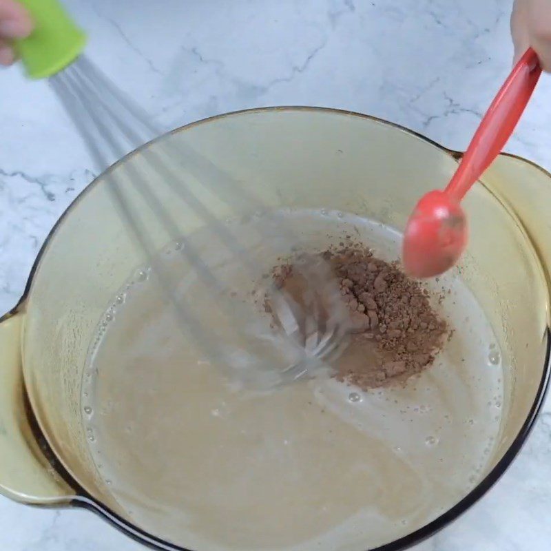 Step 4 Cook chocolate jelly and pour layer 1 of tiramisu filling jelly mooncake