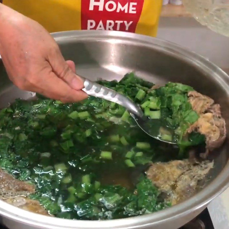 Step 4 Cook the crab soup with watercress