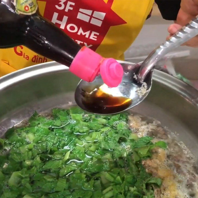 Step 4 Cook the crab soup with watercress