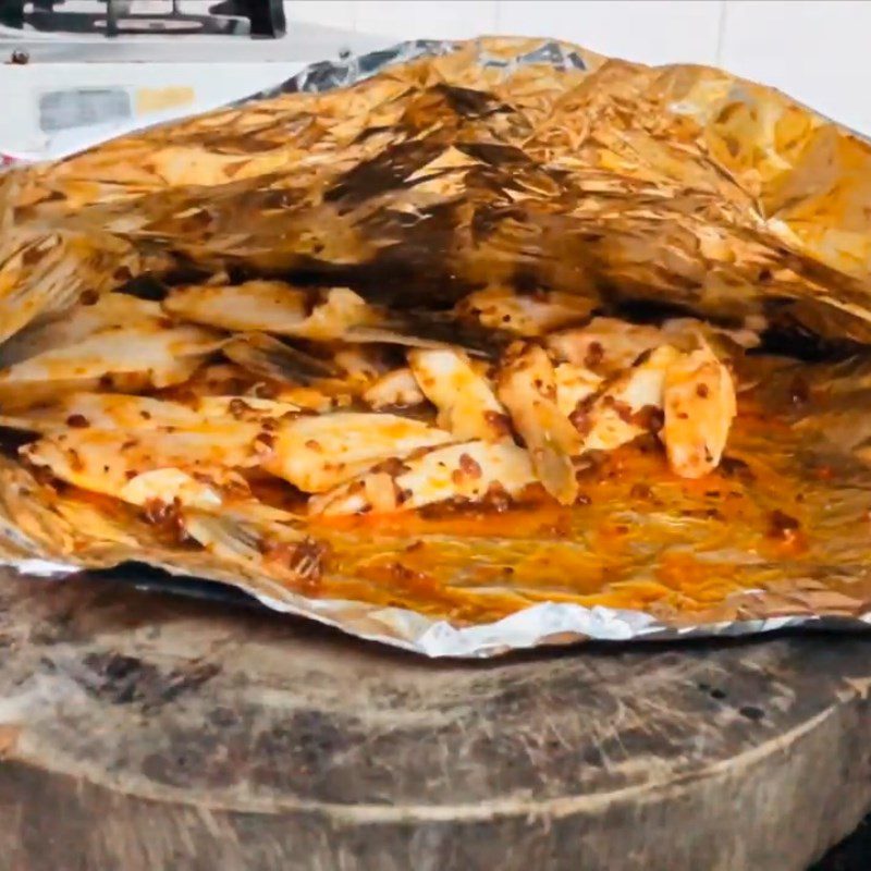 Step 2 Making the sauce Grilled salmon fins in aluminum foil