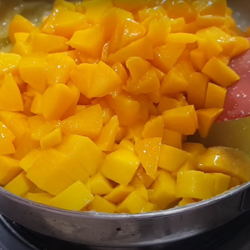 Step 3 Cook the mango peach sauce for Jollibee Mango Peach Cake