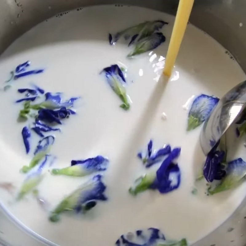 Step 1 Cook butterfly pea flower milk Butterfly pea flower yogurt