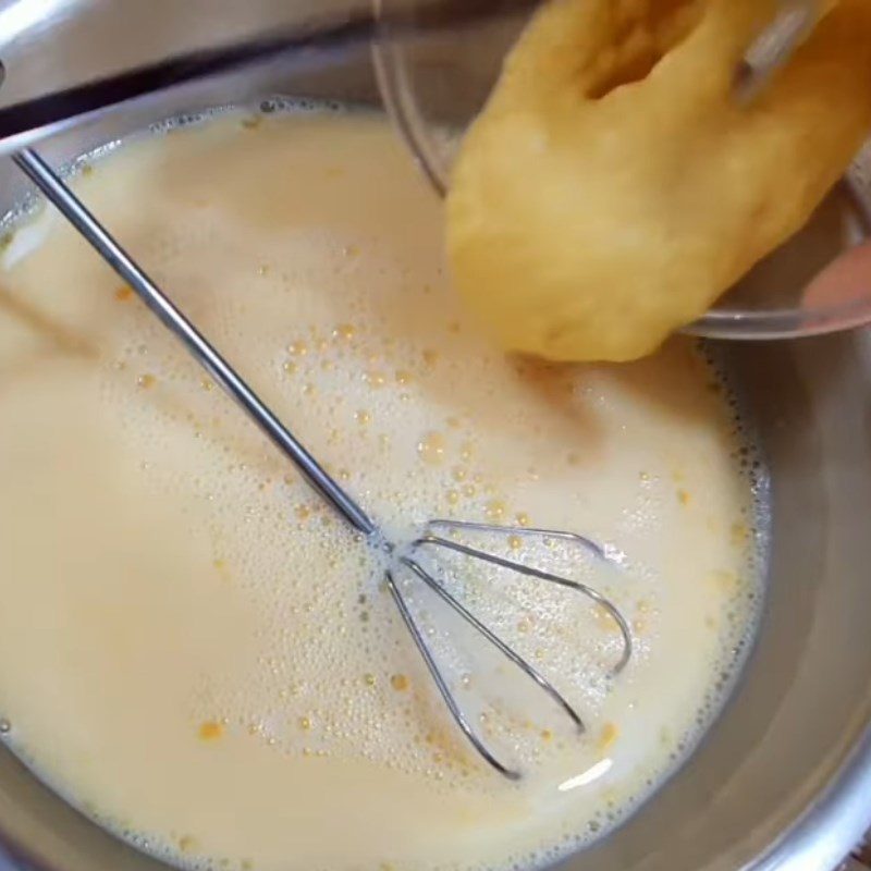 Step 2 Cook the milk and mix with eggs and durian Durian flan