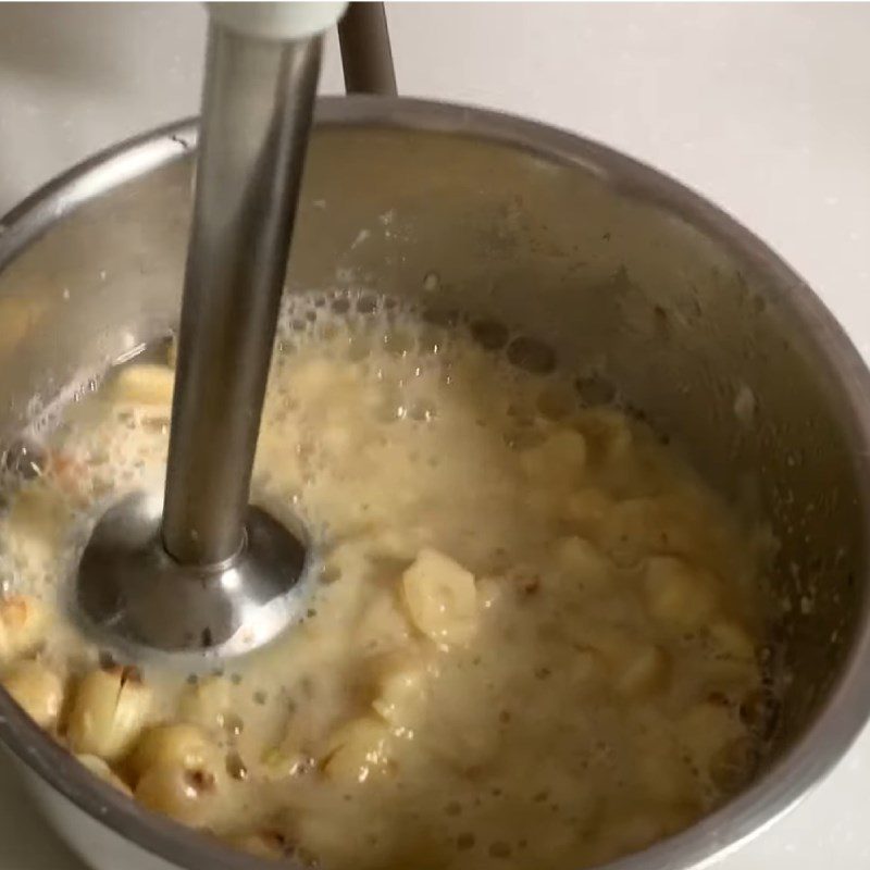 Step 1 Cook and grind lotus seeds for sticky rice cake with lotus seed filling