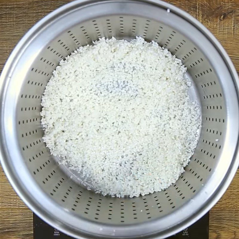 Step 1 Cook sticky rice Fried sticky rice with pork floss and scallion oil