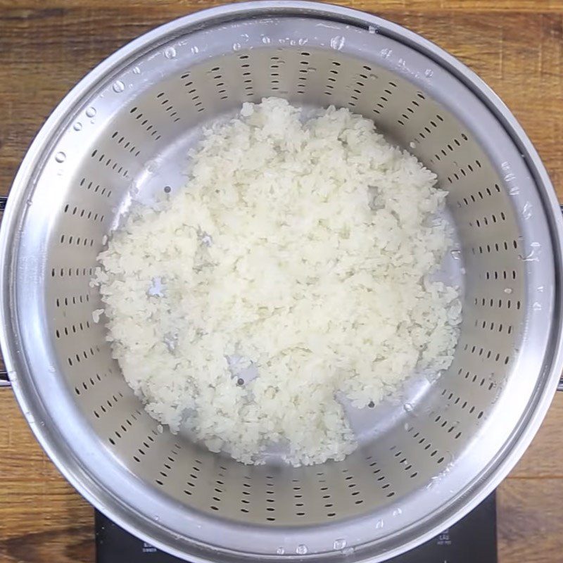 Step 1 Cook sticky rice Fried sticky rice with pork floss and scallion oil