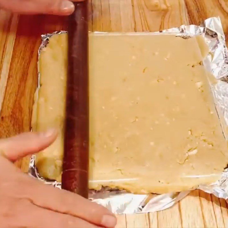 Step 3 Compressing the mold and baking the dough Dry food