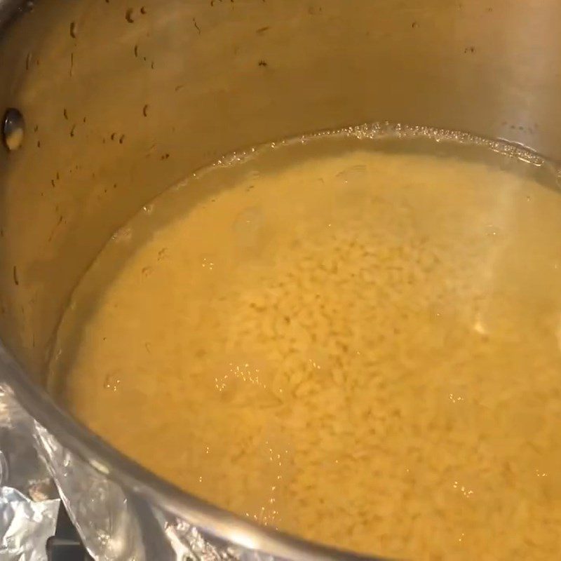 Step 1 Soaking Beans and Sticky Rice for Bánh Tét with Green Bean Filling