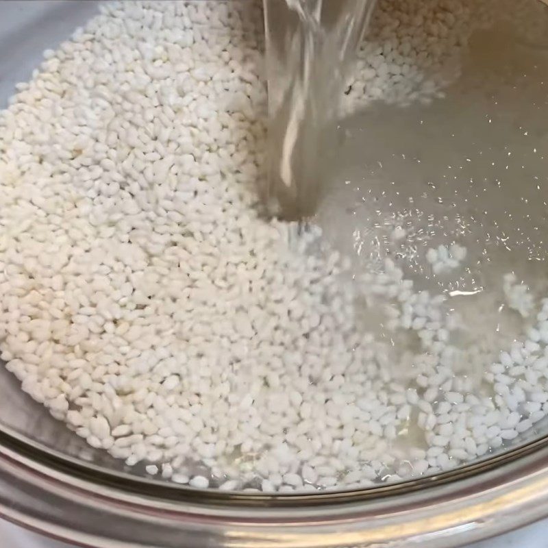 Step 1 Soak the rice for Coconut Butterfly Pea Flower Sticky Rice using a rice cooker