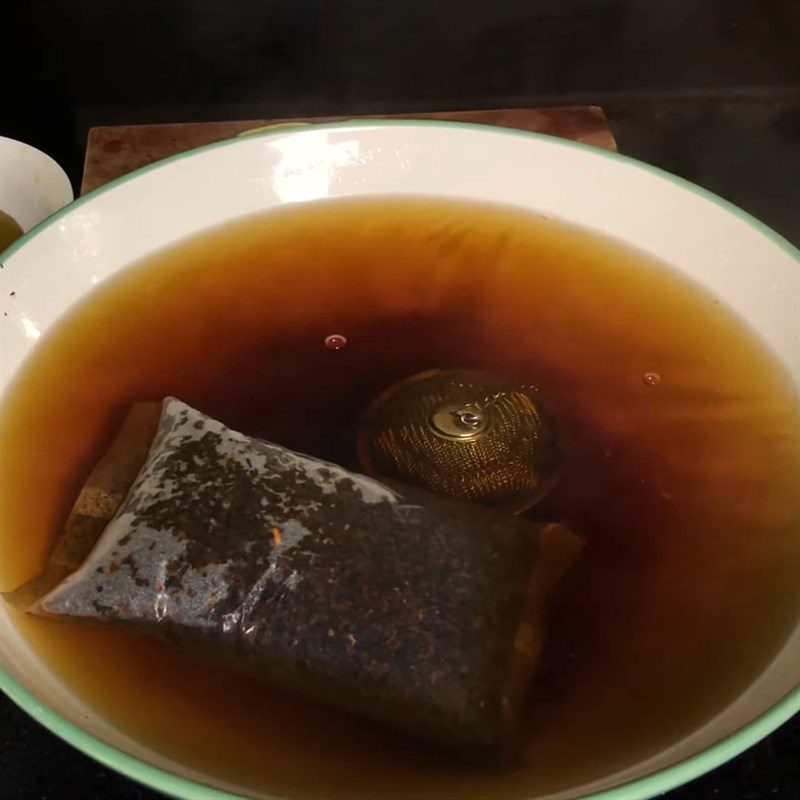 Step 1 Soak the tea bag and butterfly pea flowers Butterfly Pea Flower Lemon Tea