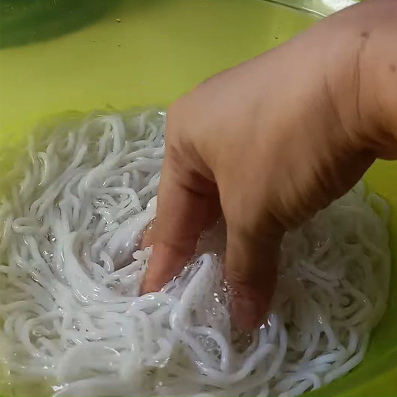 Step 1 Soak and dry the vermicelli Green Rice Cake from Crispy Vermicelli