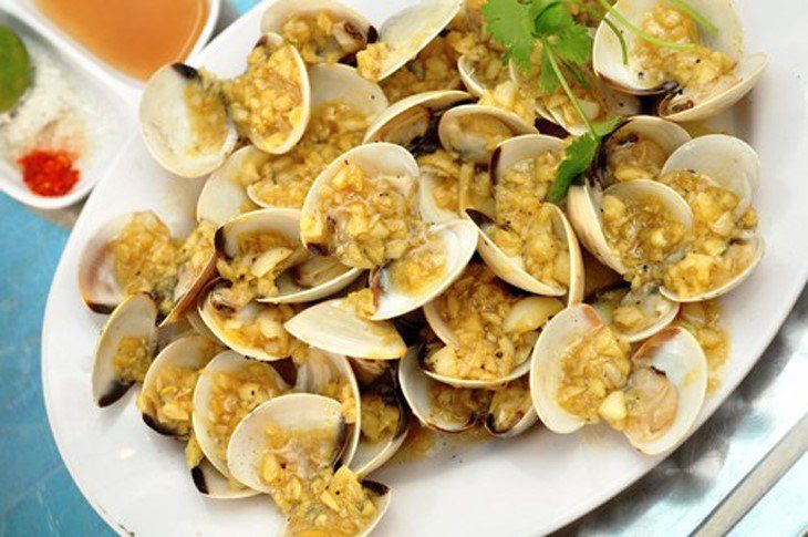 Stir-fried Clams with Butter and Garlic