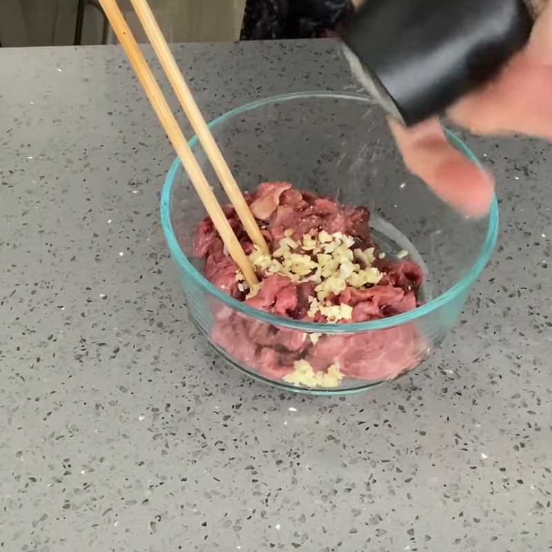 Step 1 Prepare and Marinate the Beef for Garlic Stems Stir-fried with Beef