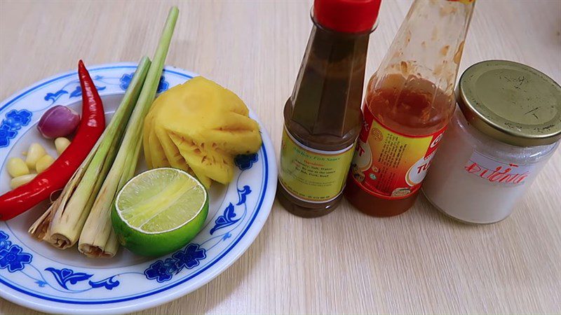 Ingredients for beef tendon stew with green pepper