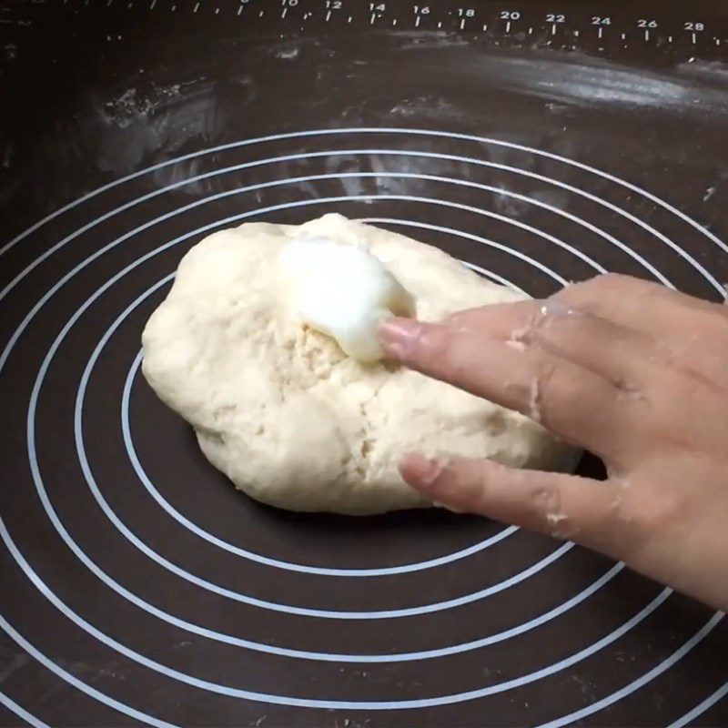 Step 2 Knead the dough and color it for Tangerine buns