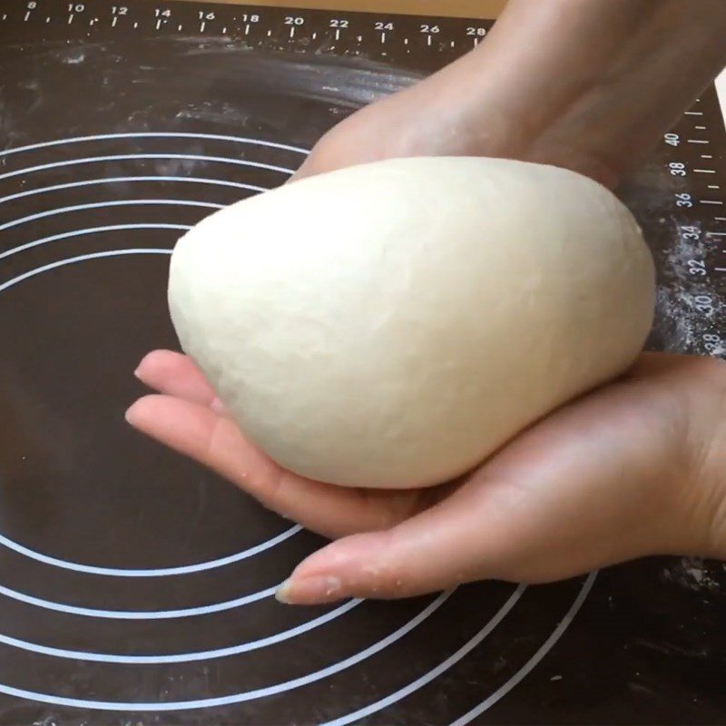 Step 2 Knead the dough and color it for Tangerine buns