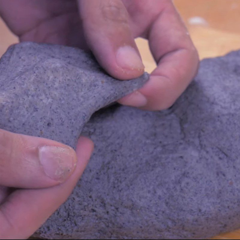 Step 3 Kneading the dough and shaping the bread Black sesame bread with matcha green tea filling