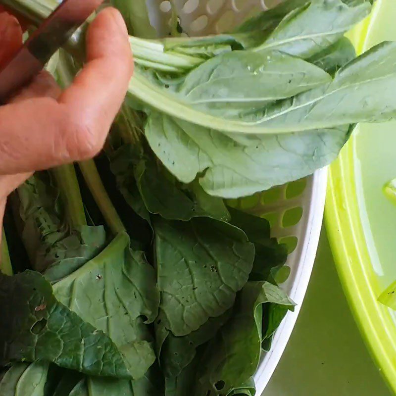 Step 1 Pick and wash mustard greens Boiled mustard greens