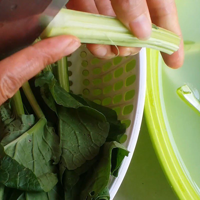 Step 1 Pick and wash mustard greens Boiled mustard greens