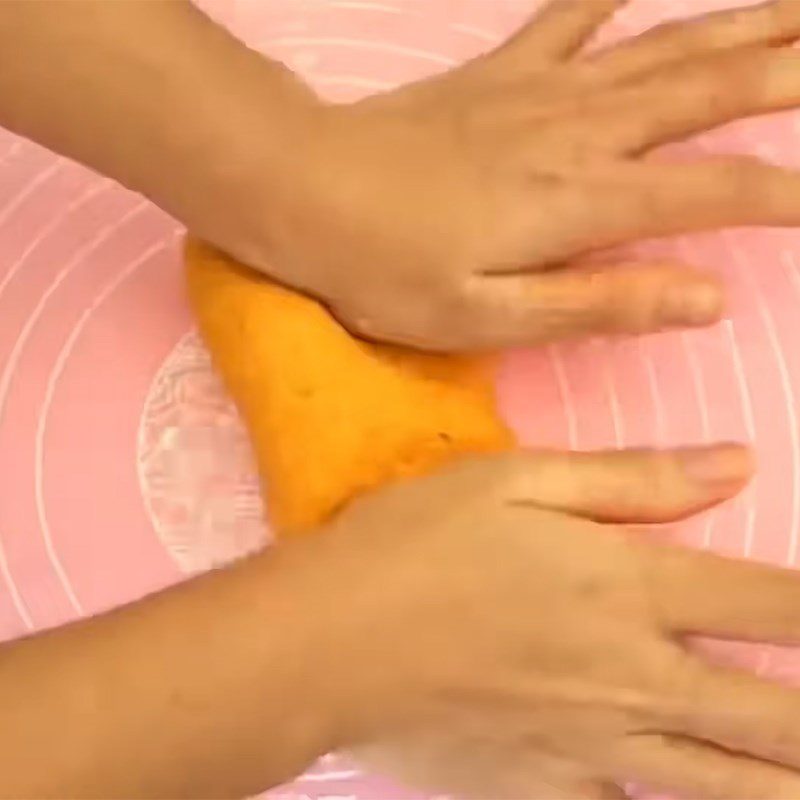 Step 4 Kneading the dough Orange bun