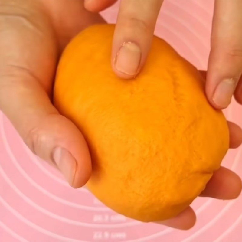 Step 4 Kneading the dough Orange bun