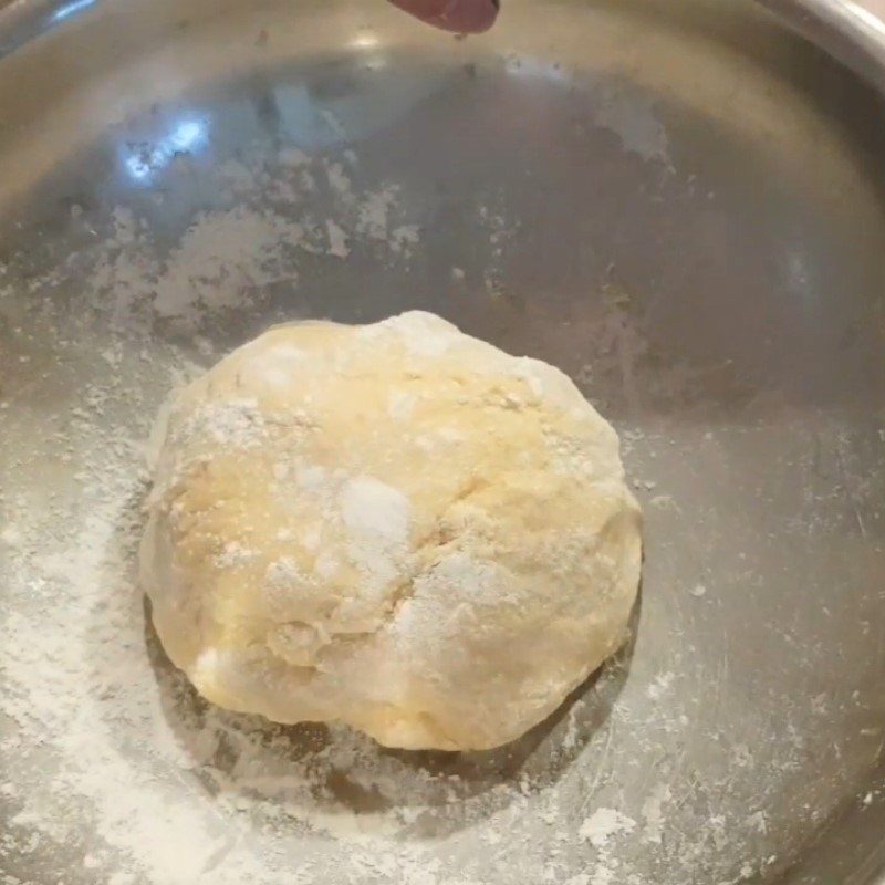 Step 3 Kneading dough for shrimp-filled rose dumplings