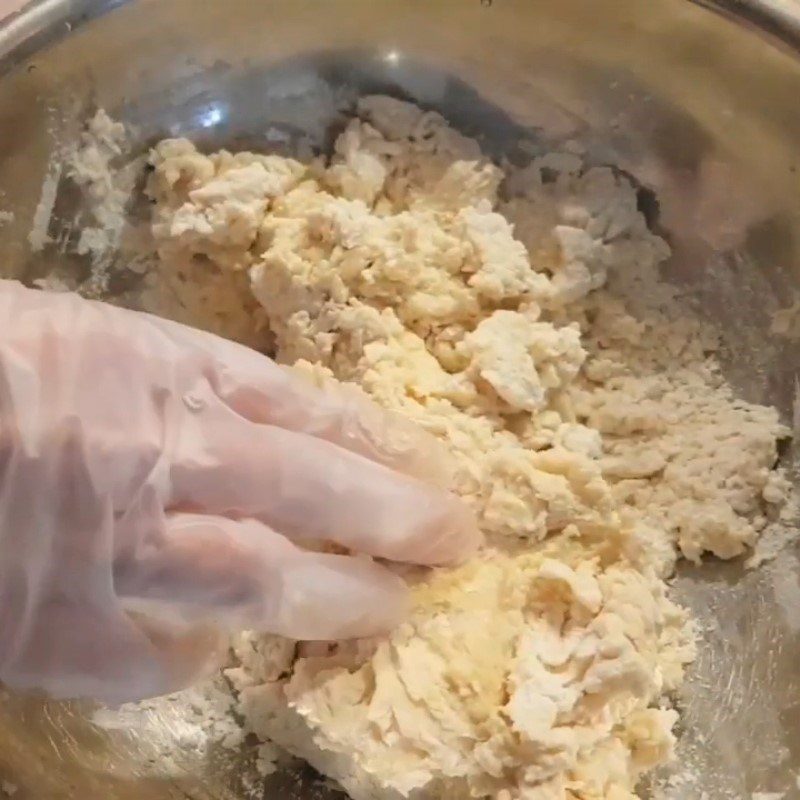 Step 3 Kneading dough for shrimp-filled rose dumplings