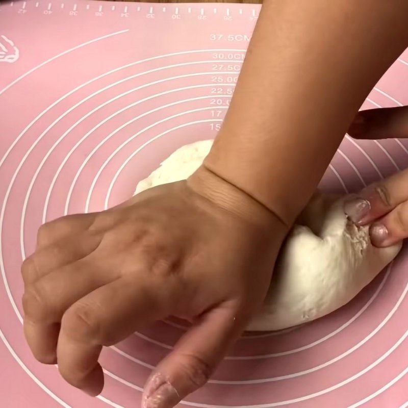 Step 3 Knead the dough for the second time for milk buns without filling