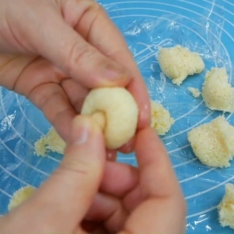 Step 3 Mixing the dough with color and shaping Colorful raffaello cake