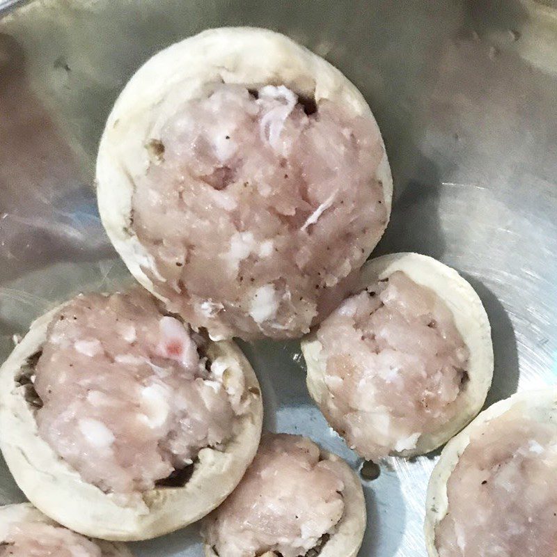 Step 2 Stuffing the meat Stuffed fatty mushrooms