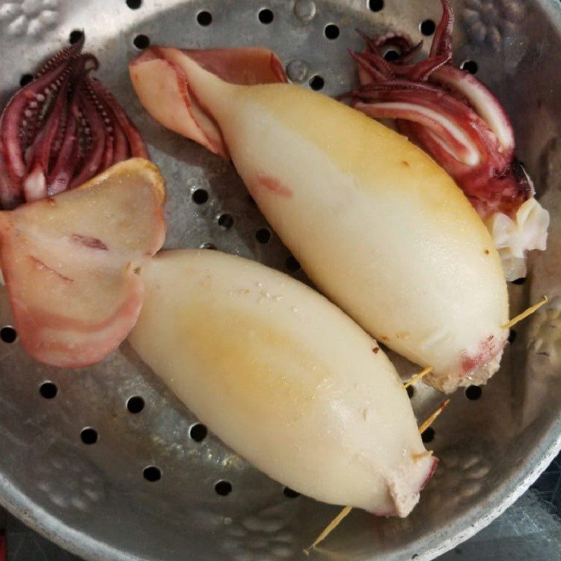 Step 3 Stuffing and steaming squid Stuffed squid fried with fish sauce