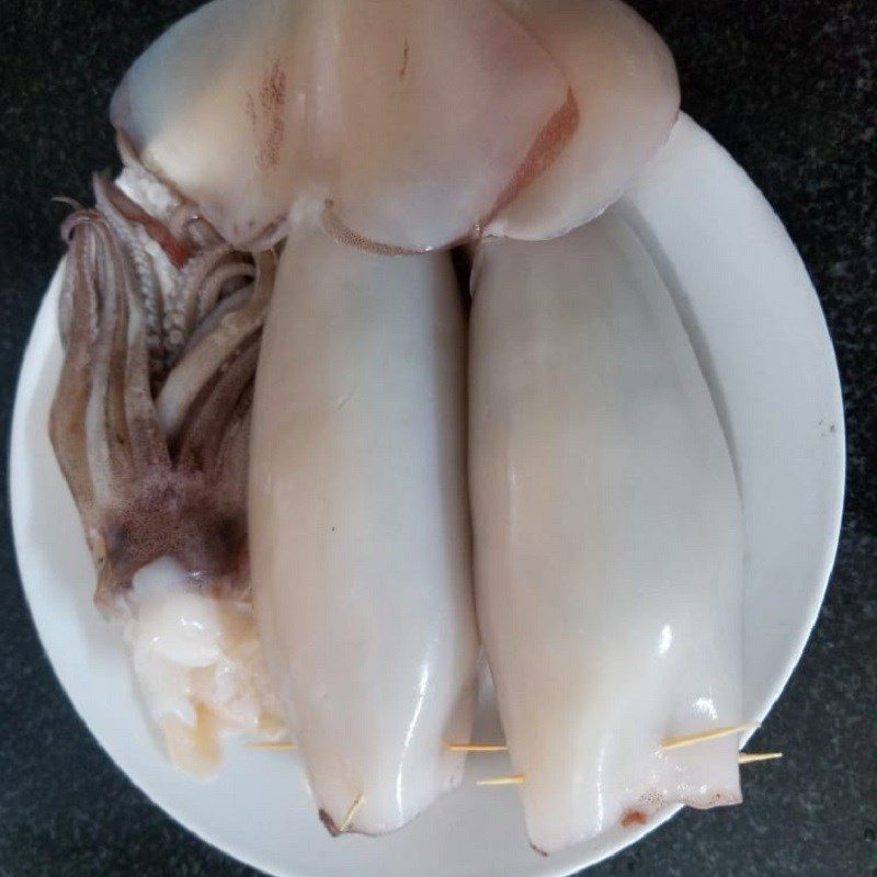 Step 3 Stuffing and steaming squid Stuffed squid fried with fish sauce