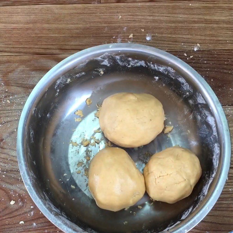 Step 2 Kneading and proofing the dough for the mixed mooncake using a rice cooker