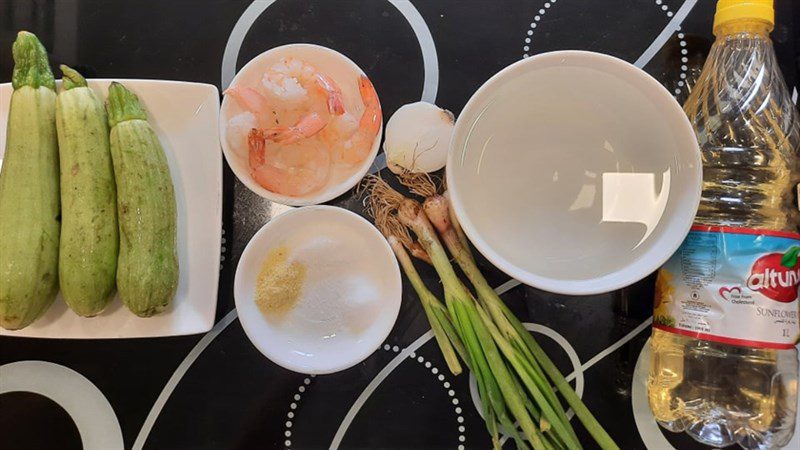 Ingredients for zucchini soup with shrimp