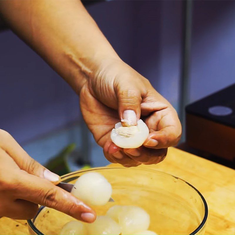 Step 1 Prepare the ingredients for rambutan pork curry