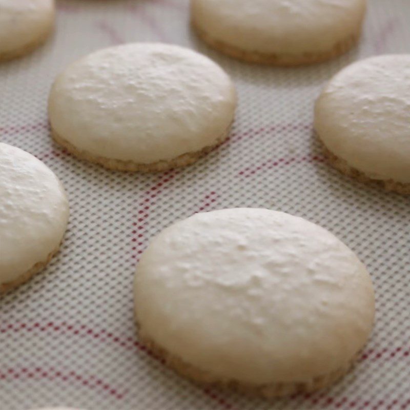 Step 4 Baking the cake Coconut macaron with flour