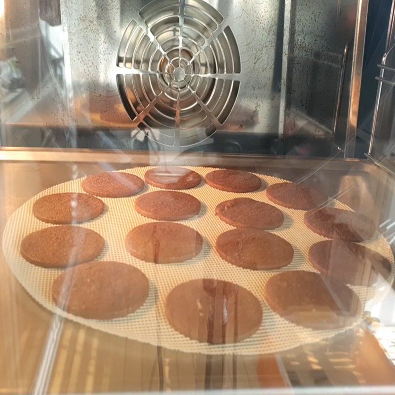 Step 4 Baking Chocolate cream cookies