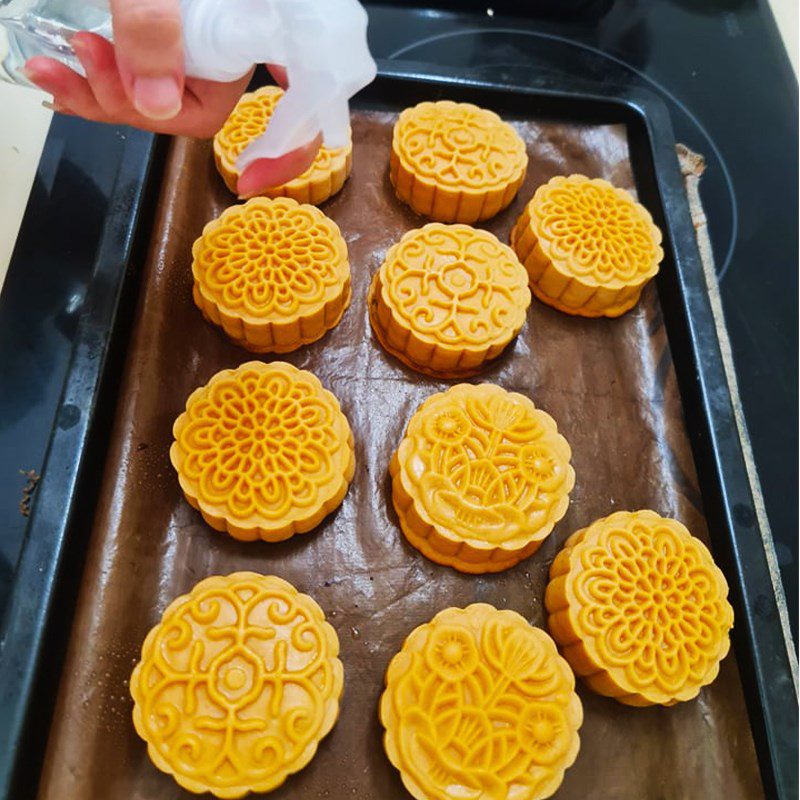 Step 5 Baking the cake Purple sweet potato mooncake