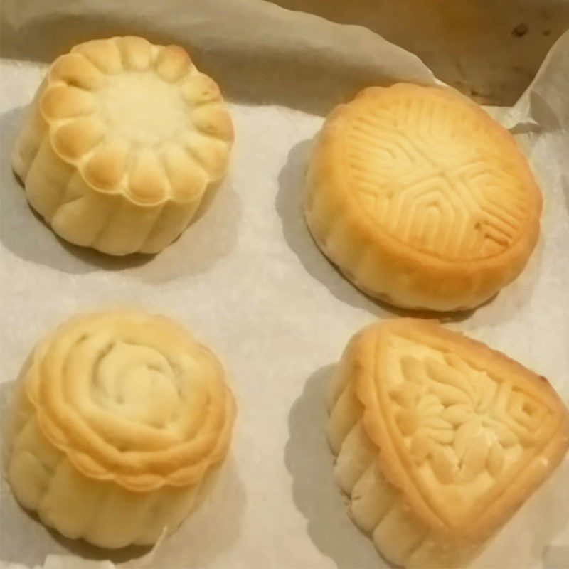 Step 5 Baking the cake Mooncake for diabetics with mung bean and durian filling